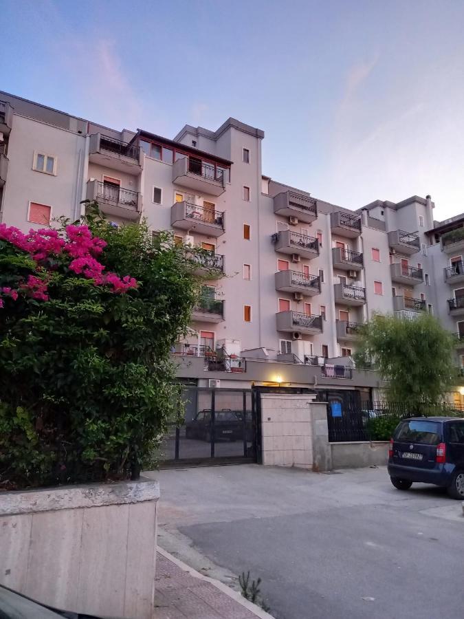 Hauze Trani Apartamento Exterior foto